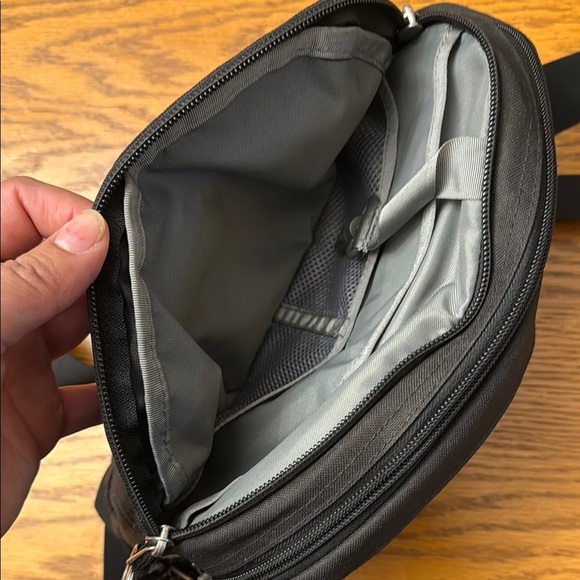 The North Face Black Belt Bag with Adjustable Strap - Picture 3 of 4